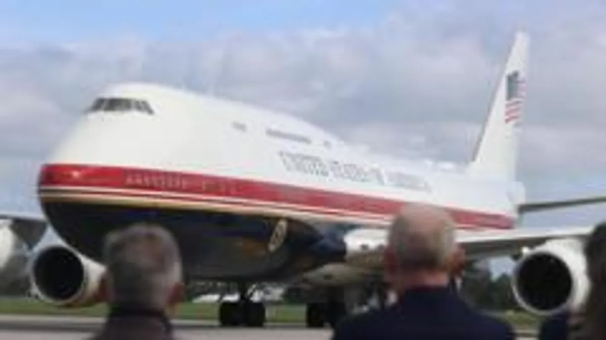 White House CNN ban: Trump limits media on Air Force One